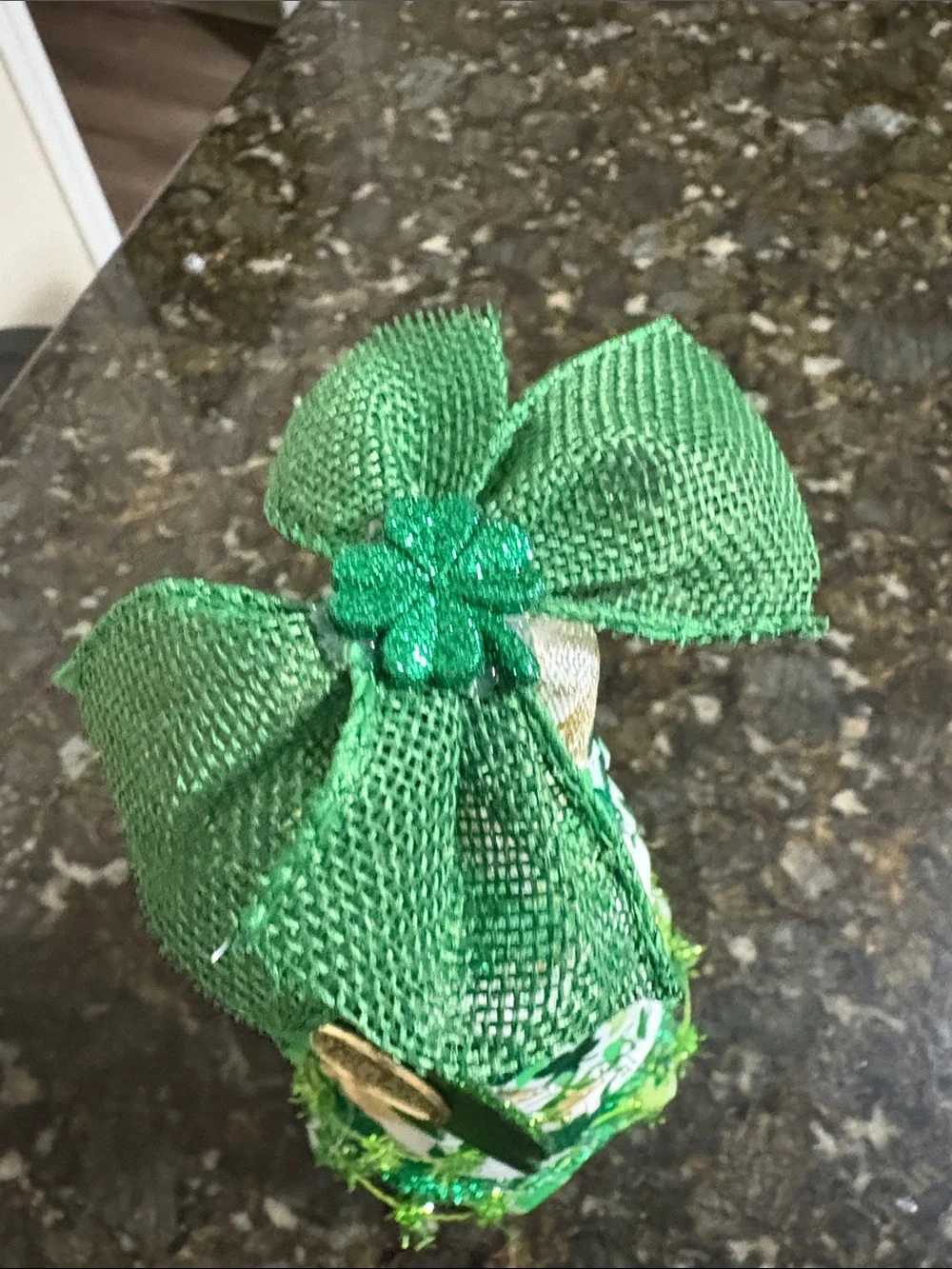 Festive Green Shamrock Holiday Tree Décor